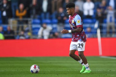 Burnley 'den Ian Maatsen # 29, Sky Bet Şampiyonası maçında Cardiff City, Cardiff City Stadyumu' nda Burnley 'e karşı, 1 Ekim 202