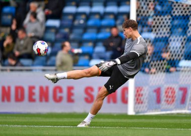 Plymouth Argyle kalecisi Michael Cooper (1), 1 Ekim 202 'de Adams Park' ta Wycombe Wanderers - Plymouth Argyle maçında ısındı.