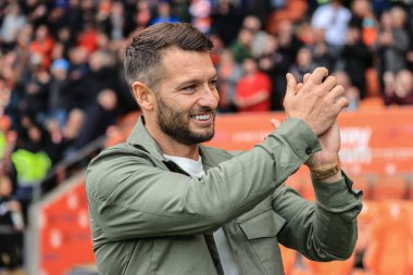 Eski Blackpool ve Norwich oyuncusu Wes Hoolahan, 1 Ekim 202 'de Bloomfield Road, Blackpool, İngiltere' de oynanan Blackpool-Norwich City maçında konuk oyuncu oldu.