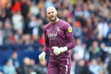 West Bromwich Albion 'dan David Button, 1 Ekim 202' de West Bromwich Albion 'a karşı Swansea City' de oynanan Sky Bet Şampiyonası maçında takımının 1-1 kazanmasını kutluyor.