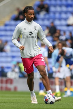 Huddersfield Town 'dan Etienne Camara, 1 Ekim 202' de Seect Car Leasing Stadyumu 'nda oynanan Sky Bet Şampiyonası karşılaşmasında ısınıyor.