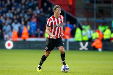 Sheffield United 'ın Sander Berge # 8' i Sheffield United ile Birmingham City maçında Bramall Lane, Sheffield, Birleşik Krallık 'ta 1 Ekim 202' de karşı karşıya geldi.