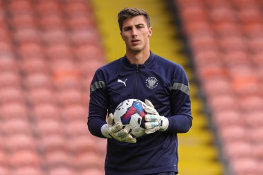 Blackpool 'dan Stuart Moore # 13, Blackpool' da oynanan Blackpool-Norwich City maçında oynanan maç öncesi ısınma maçı sırasında 1 Ekim 202