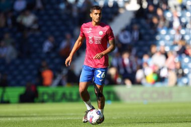 Swansea City 'den Kyle Naughton # 26 numara West Bromwich Albion - Swansea City maçı sırasında ısınıyor.