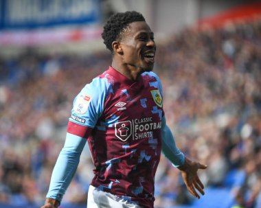 Burnley 'den 23 numaralı Nathan Tella, 1 Ekim 202' de Cardiff City Stadyumu 'nda oynanan Sky Bet Şampiyonası maçında 0-1' lik galibiyetini kutluyor.
