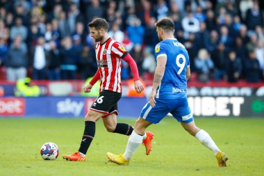 Sheffield United 'dan Oliver Norwood # 16 ve Birmingham City' den Scott Hogan # 9 Sky Bet Şampiyonası 'nda Sheffield United - Birmingham City Bramall Lane, Sheffield, İngiltere, 1 Ekim 202