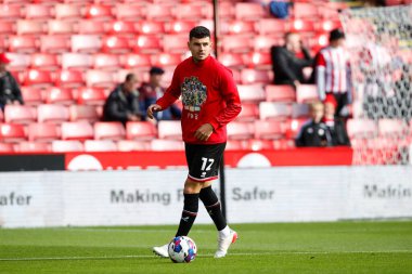 Sheffield United 'ın 12 numaralı oyuncusu Sheffield United, 1 Ekim 202' de Bramall Lane, Sheffield City 'de Birmingham City' ye karşı oynanan Gökyüzü İddia Şampiyonası maçından önce ısınıyor.