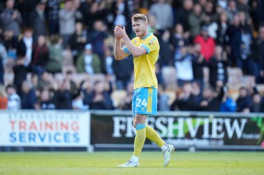 Sheffield 'li Michael Smith, 1 Ekim 202' de İngiltere 'nin Burslem kenti Vale Park' ta oynanan Port Vale - Sheffield maçı sonrasında taraftarları selamlıyor.