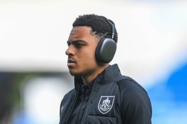 CJ Egan-Riley # 6 Burnley Sky Bet Şampiyonası maçında Cardiff City, Cardiff City Stadı 'nda Burnley' e karşı, 1 Ekim 202