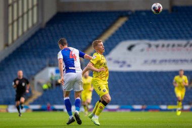 Millwall 'dan Zian Flemming topu kontrol ediyor ve Sky Bet Şampiyonası maçında Blackburn Rovers Millwall' a karşı Ewood Park, Blackburn, İngiltere, 1 Ekim 202