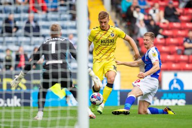 Millwall 'ın 10 numaralı Zian Flemming' i Blackburn Rovers 'a karşı 1 Ekim 202' de Ewood Park, Blackburn 'de oynanan Gökyüzü İddia Şampiyonası maçında kalede koşuyor.
