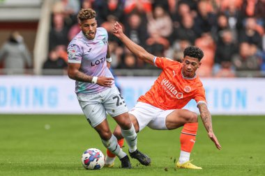 Blackpool 'dan Jordan Lawrence-Gabriel # 4 Norwich City' den Onel Hernnndez # 25 ile Bloomfield Road, Blackpool, Birleşik Krallık 'ta oynanan Blackpool-Norwich City maçında karşılaşacak.