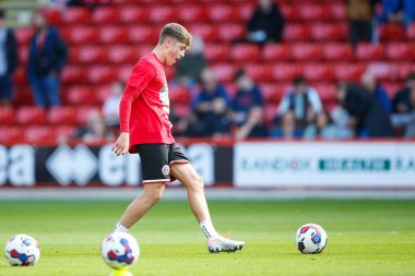 Sheffield United 'ın 30 numaralı Oliver Arblaster, 1 Ekim 202' de Bramall Lane, Sheffield, İngiltere 'de Sheffield United ve Birmingham City maçından önce ısınıyor.