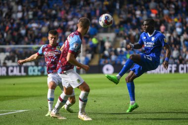 Cardiff City 'den 37 numaralı Niels Nkounkou, 1 Ekim 202' de Cardiff City Stadyumu 'nda oynanan Cardiff City-Burnley maçında maç sırasında hareket halindeydi.