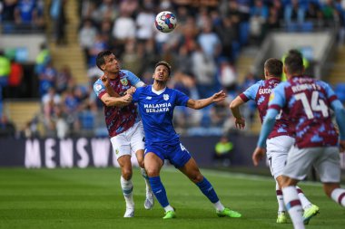 Cardiff City 'den Callum Robinson # 47 ve Burnley' den Jack Cork # 4 Sky Bet Şampiyonası maçında Cardiff City - Burnley, Cardiff City Stadyumu, İngiltere 1 Ekim 202