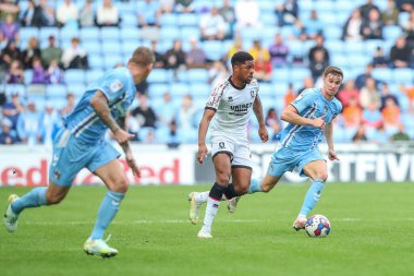 Middlesbrough 'dan Chuba Akpom # 29, Coventry Building Society Arena, Coventry, İngiltere, 1 Ekim 202' de Coventry City ile Middlesbrough arasındaki Sky Bet Şampiyonası maçında topla koşuyor.