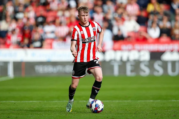 Sheffield United 'ın 22 numaralı Tommy Doyle maçı sırasında Sheffield United, Birmingham City' ye karşı Bramall Lane, Sheffield, İngiltere, 1 Ekim 202