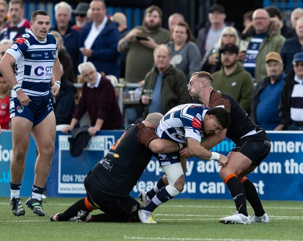 Pat Pellegrini Van Coventry Rugby Wordt Aangepakt Door Lewis Thiede — Stockfoto