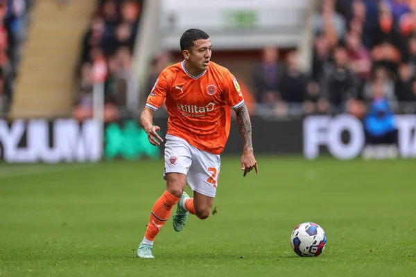 Ian Poveda Blackpool Rompe Con Palla Durante Partita Sky Bet — Foto Stock