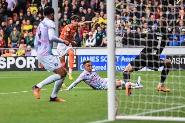 Theo Corbeanu Blackpool Skjuter Mål Sky Bet Championship Matchen Blackpool — Stockfoto