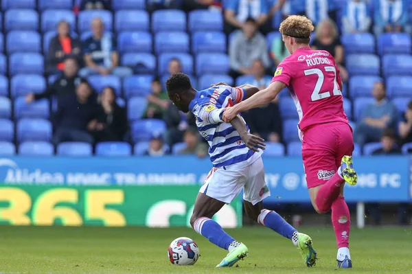 Huddersfield Town 'dan Jack Rudoni # 22, Andy Yiadom # 17, Sky Bet Şampiyonası' nda Reading - Huddersfield Town - Select Car Kiralama Stadyumu, Reading, 1 Ekim 202