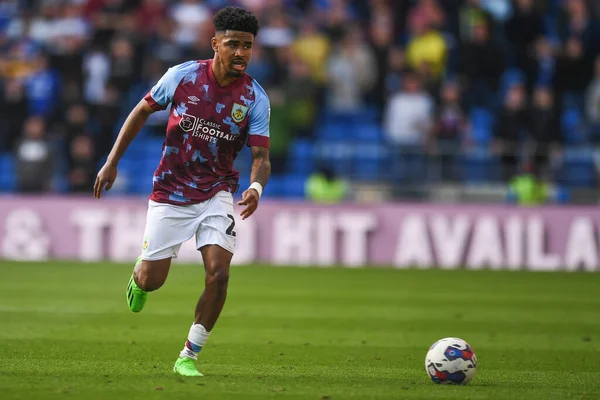 Burnley 'den Ian Maatsen # 29, Sky Bet Şampiyonası maçında Cardiff City, Cardiff City Stadyumu' nda Burnley 'e karşı, 1 Ekim 202