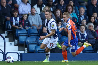West Bromwich Albion 'dan Jed Wallace topu sürüyor. Swansea City' den Ollie Cooper # 31 'in baskısı altında West Bromwich Albion, West Bromwich City' ye karşı The Hawthorns, West Bromwich, İngiltere, 1.