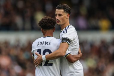 Leeds United 'dan Robin Koch # 5 ve Leeds United' dan Tyler Adams # 12 Premier Lig karşılaşmasında Leeds United - Aston Villa Elland Road, Leeds, İngiltere, 2 Ekim 202