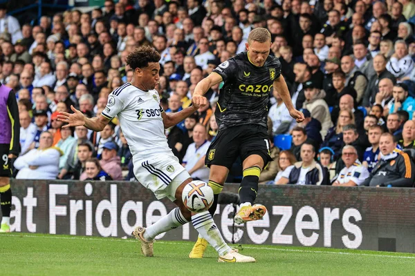 Ludwig Augustinsson Van Aston Villa Kruist Bal Tijdens Premier League — Stockfoto