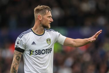 Leeds United 'dan Liam Cooper # 6 Premier Lig karşılaşmasında Leeds United ile Aston Villa Elland Road, Leeds, İngiltere, 2 Ekim 202