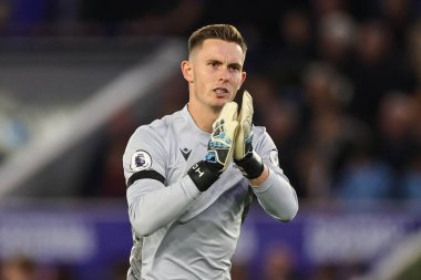 Nottingham Ormanı 'ndan Dean Henderson Premier League maçında taraftarları King Power Stadyumu' nda Leicester City - Nottingham Forest maçında alkışlıyor.