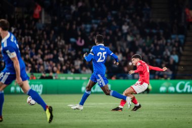 Nottingham Ormanı 'ndan Morgan Gibbs-White # 10 Premier League maçı sırasında King Power Stadyumu, Leicester, İngiltere' de Leicester City - Nottingham Forest maçında top sürüyor.