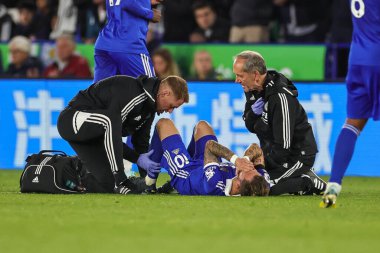 Leicester City 'den James Maddison 3 Ekim 202' de King Power Stadyumu 'nda oynanan Premier League maçında sakatlığı nedeniyle tedavi görüyor.