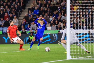 Leicester City 'den Jamie Vardy # 9 Premier League maçı sırasında King Power Stadyumu' nda Leicester City - Nottingham Forest maçında kalede şut çekti.