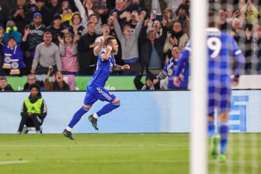 Leicester City 'den James Maddison, 3 Ekim 202' de King Power Stadyumu, Leicester, İngiltere 'de oynanan Premier Lig maçı Leicester City - Nottingham Forest maçında 3-0' lık galibiyetini kutluyor.