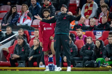 Liverpool Şampiyonlar Ligi karşılaşmasında Jurgen Klopp 'un teknik direktörü Liverpool, Liverpool, Liverpool, İngiltere' de 4 Ekim 202 tarihinde Rangers 'a karşı oynadığı jest ve tepkiler