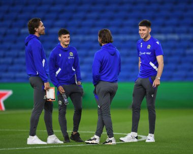 Blackburn Rovers 'ın, Cardiff City Stadyumu, Cardiff, İngiltere' de oynanan ve Cardiff City 'nin Blackburn Rovers' a karşı oynadığı Gökyüzü İddia Şampiyonası maçındaki saha denetimi sırasında yaptığı maç.