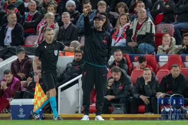 Liverpool Şampiyonlar Ligi karşılaşmasında Jurgen Klopp 'un teknik direktörü Liverpool, Liverpool, Liverpool, İngiltere' de 4 Ekim 202 tarihinde Rangers 'a karşı oynadığı jest ve tepkiler