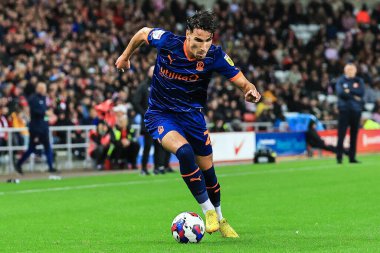 Blackpool 'dan Theo Corbeanu 4 Ekim 202' de Sunderland 'a karşı Blackpool Stadyumu' nda oynanan Gökyüzü İddia Şampiyonası maçında topla bir çıkış yaptı.