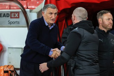 Tony Mowbray Sunderland baş antrenörü, 4 Ekim 202 'de Sunderland-Blackpool Stadyumu' nda oynanan Sky Bet Şampiyonası maçında Blackpool teknik direktörü Michael Appleton 'ı karşıladı.