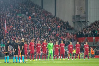Liverpool oyuncuları UEFA Şampiyonlar Ligi maçı öncesinde Anfield, Liverpool, Liverpool, İngiltere 'de 4 Ekim 202' de Rangers maçında bir dakikalık saygı duruşunda bulundular.