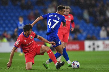 Cardiff City 'den Callum Robinson # 47, Cardiff City Stadyumu' nda Cardiff City - Blackburn Rovers maçında Blackburn Rovers 'ın Daniel Ayala # 4' ünün baskısı altında.