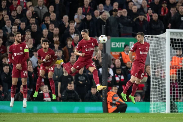 Darwin Nez Liverpool Jumps Wall Blocks Free Kick Uefa Champions — Stock Photo, Image