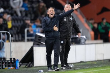 Wigan Atletizm Şampiyonası 'nda Leam Richardson' ın teknik direktörü Hull City, Wigan Athletic 'e karşı oynadığı MKM Stadyumu, Hull, İngiltere, 5 Ekim 202