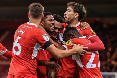 Middlesbrough 'dan Rodrigo Muniz, Middlesbrough' un 5 Ekim 202 'de Riverside Stadyumu' nda oynanan Sky Bet Şampiyonası maçında takım arkadaşlarıyla 1-0 yapma hedefini kutluyor.