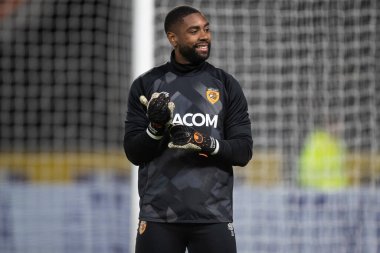 Hull City 'den Thimothe Lo-Tutala # 32, maç öncesi ısınma maçı öncesinde Hull City vs Wigan Athletic' e karşı MKM Stadyumu, Hull, Birleşik Krallık, 5 Ekim 2022