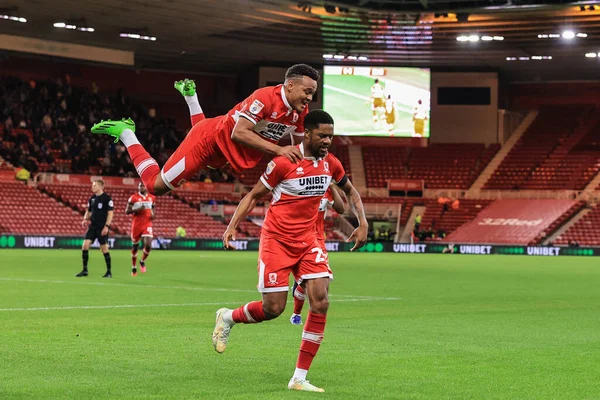 Middlesbrough 'dan Chuba Akpom # 29, Middlesbrough, Birleşik Krallık Riverside Stadyumu' nda Middlesbrough - Birmingham City maçında 1-0 kazanma golünü kutluyor.