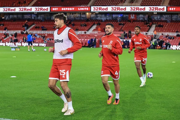 Middlesbrough 'dan Matt Crooks # 25, Middlesbrough' dan Alex Mowatt # 4 Middlesbrough ve Middlesbrough 'dan Chuba Akpom # 29 Middlesbrough maç öncesi ısınma maçında Middlesbrough - Birmingham City Riverside Stadyumu, Middlesbrough, United Kingd