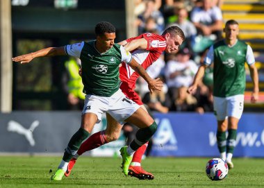 Plymouth Argyle forvet Morgan Whittaker (19), 8 Ekim 202 tarihinde Home Park, Plymouth, İngiltere 'de oynanan Sky Bet League 1 karşılaşmasında topu koruyor.