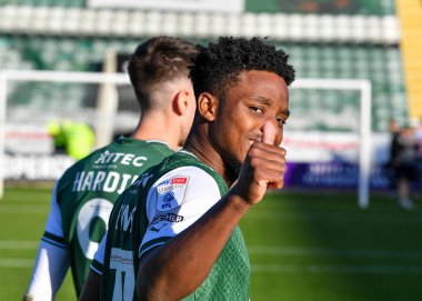 Plymouth Argyle forveti Niall Ennis (11), 8 Ekim 202 'de Home Park, Plymouth, İngiltere' de oynanan Sky Bet Lig 1 karşılaşmasında kazandığı galibiyeti kutluyor.